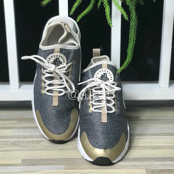 NWT Nike Air Huarache Run Ultra SE LT OREWOOD WMNS - Picture 3 of 8